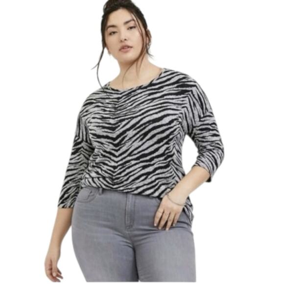 Torrid Super Soft Plush Drop Shoulder Gray Black Zebra Stripe Print Top 3X - Picture 1 of 7